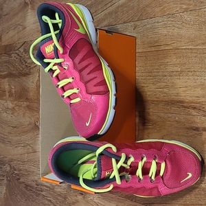 Nike Flex Trainer 2 pink sneaker in size 6.5
